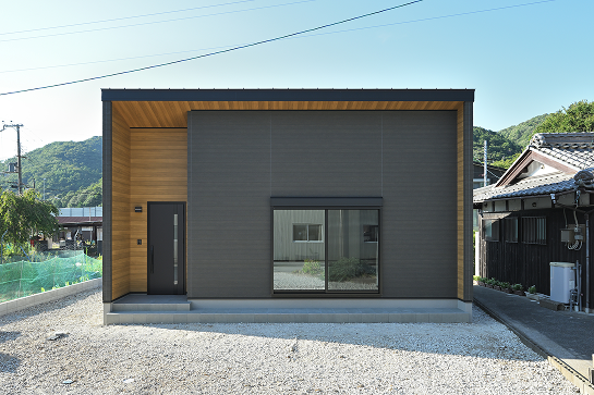 光と木の温もりに包まれる平屋の暮らし